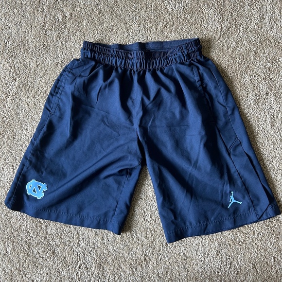 Jordan UNC Tar Heels Mens M Blue Athletic Shorts - Picture 1 of 8